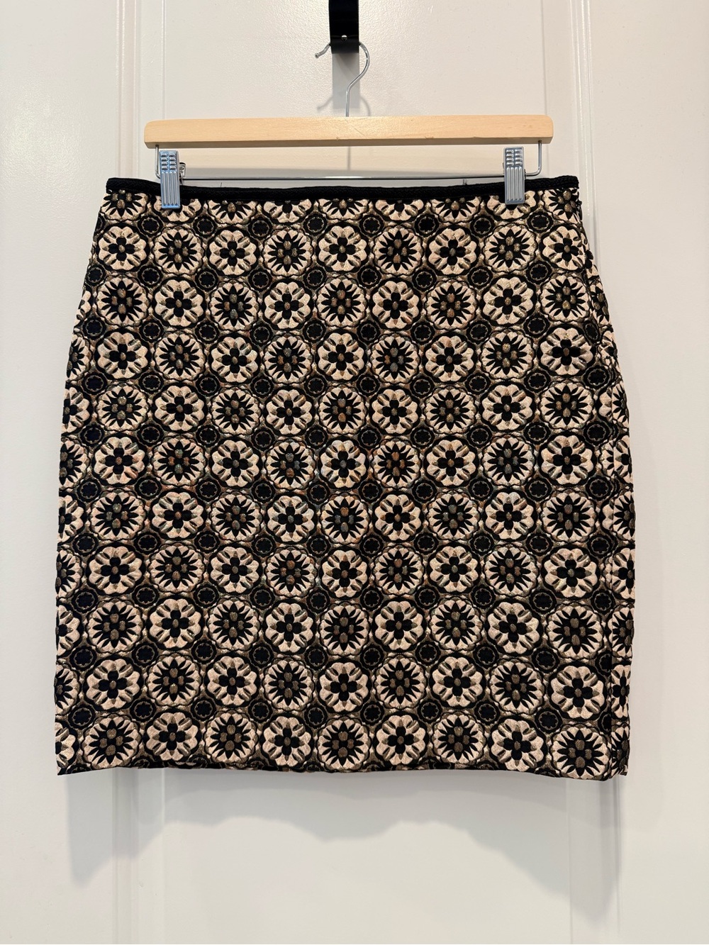 Max Studio Black Floral Pattern Pencil Skirt on  W/ Metallic Gold Sheen